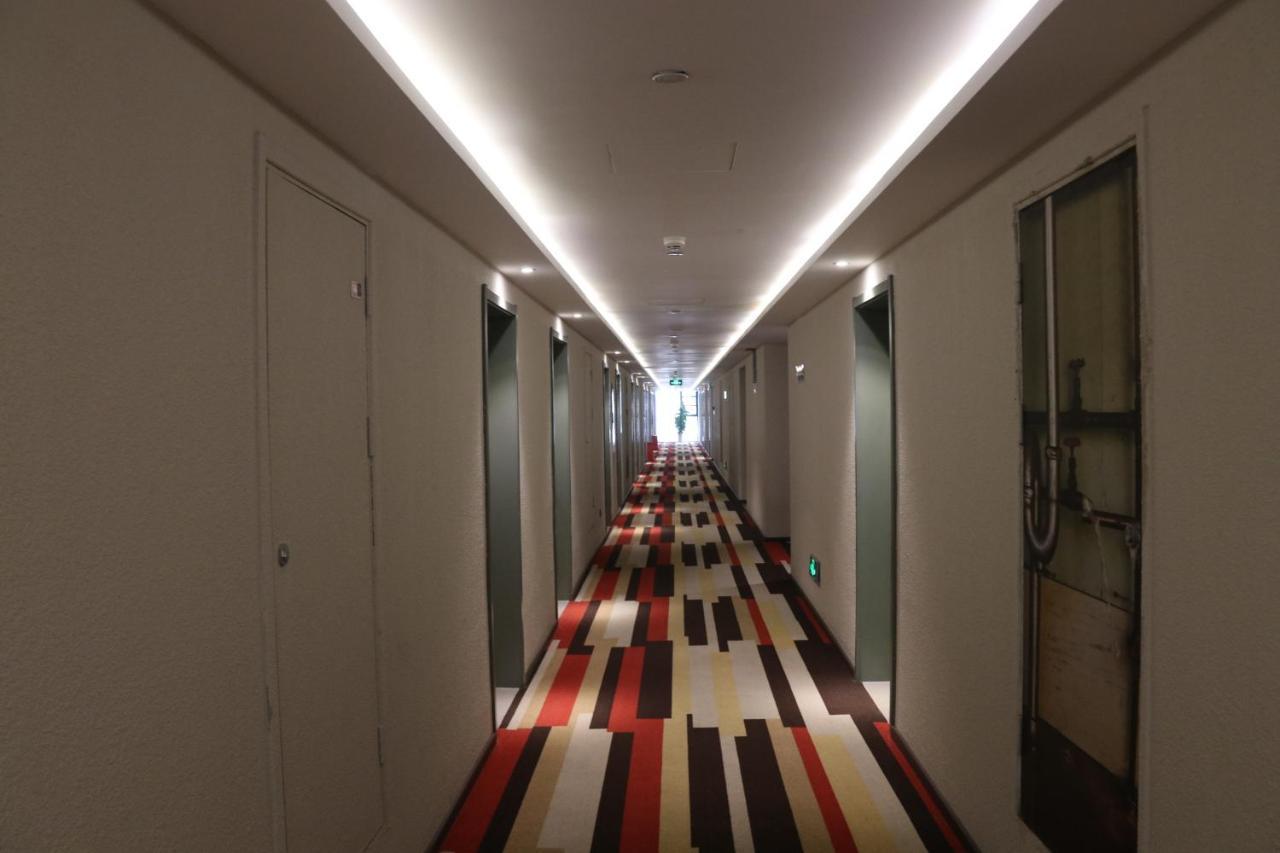 Ibis Chengdu Sm Square Hotel Exterior photo